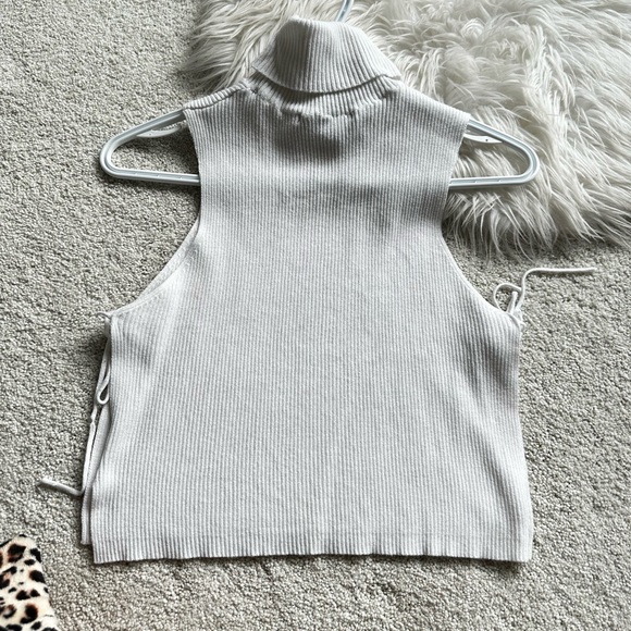 WHITE TURTLENECK TANK TOP - Picture 2 of 7